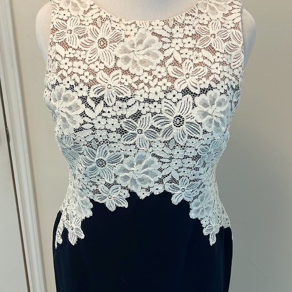 Dress navy with cream lace - Picture 5 of 7